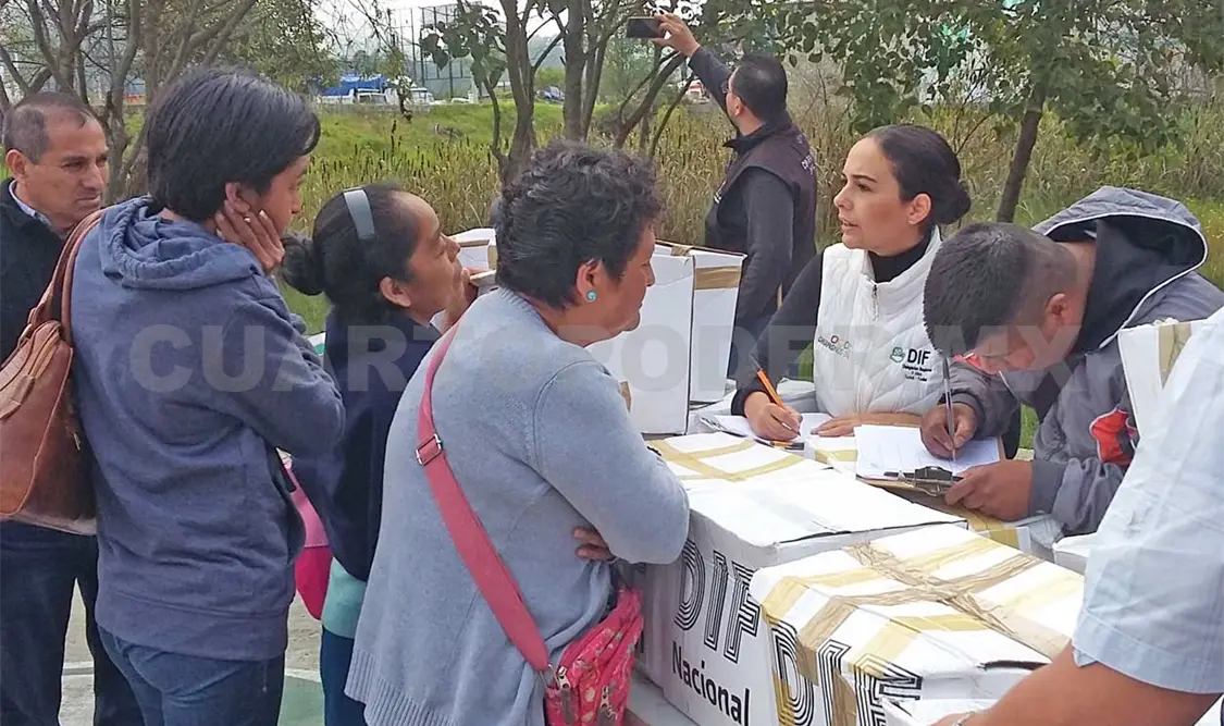 Entregan ayuda humanitaria a damnificados