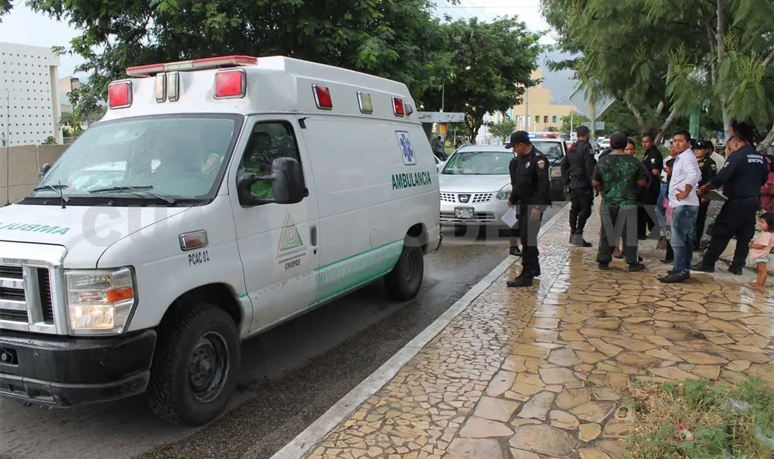Menor atropellado por lujosa camioneta