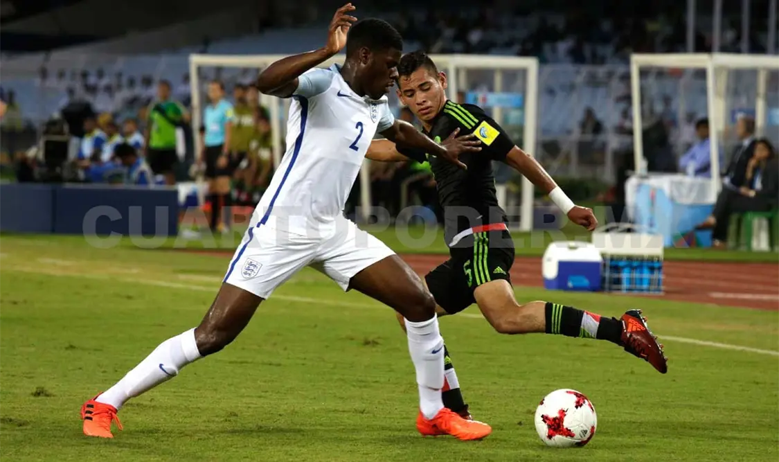 México cae 3-2 con Inglaterra pero aún aspira
