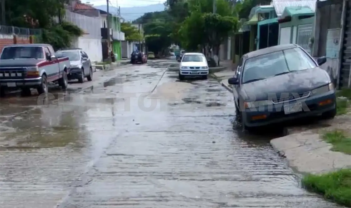 SMAPA desatiende añeja fuga de aguas negras