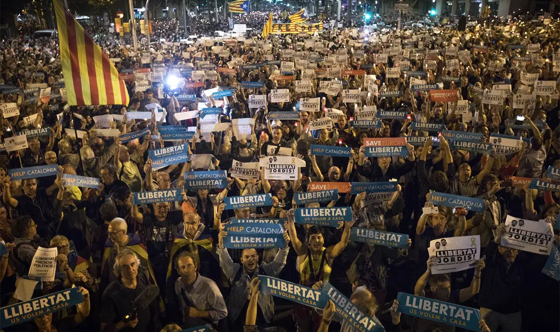 Miles en Cataluña piden liberación de dirigentes independentistas