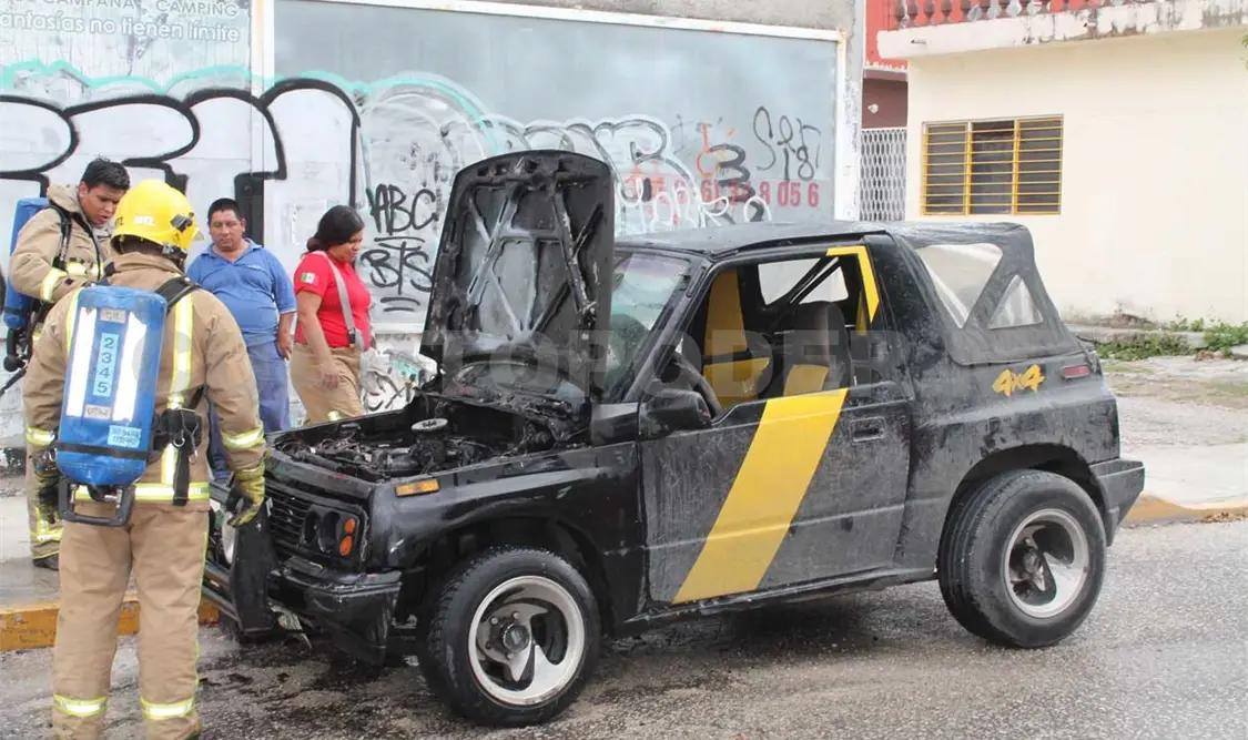 Vehículo se incendió en la colonia Terán