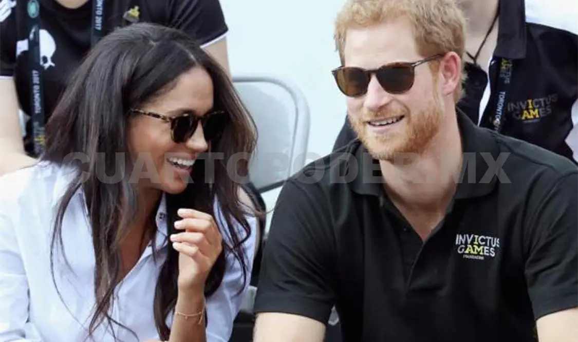 Harry rompe tradición con anillo transparente