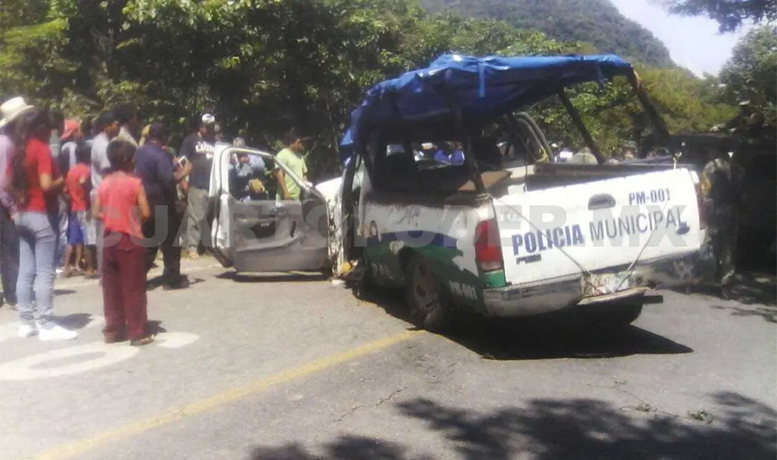 Ocho policías lesionados tras salirse de camino