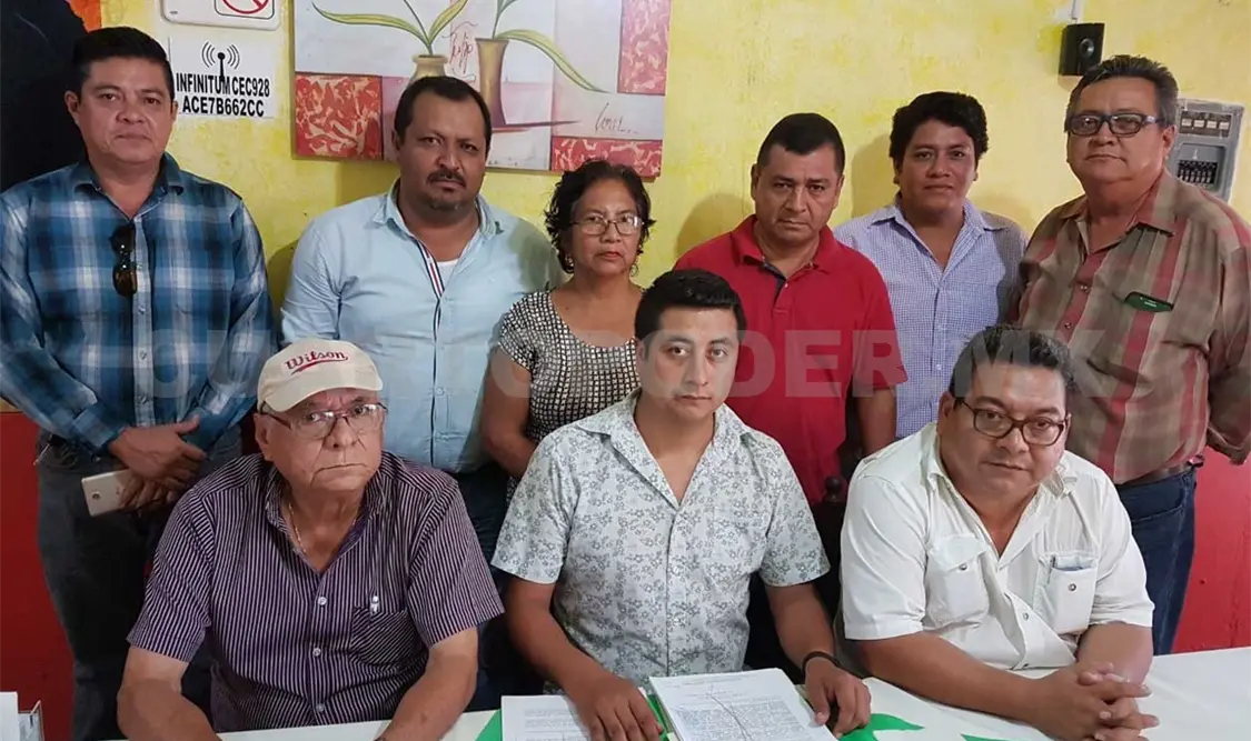 Líderes cetemistas radicalizan bloqueo con machetes y palos