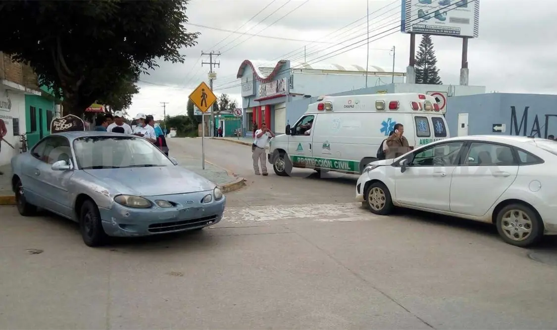 Fuerte accidente en un cruce de calles