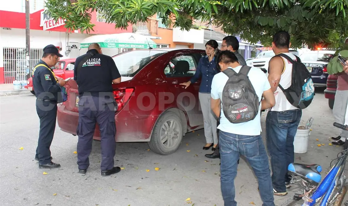 Vehículo embiste a dos ciclistas en la 9a Norte