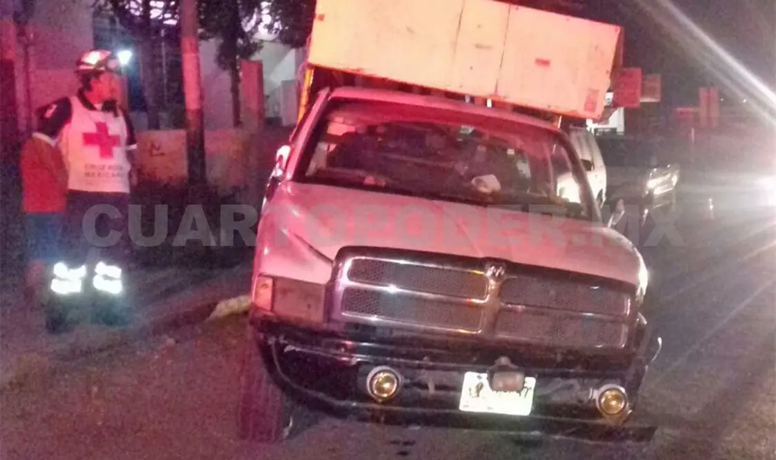 Oficiales de vialidad dieron la orden para que la unidad accidentada fuera remitida a un corralón de la ciudad. Edberg Mayorga / CP.