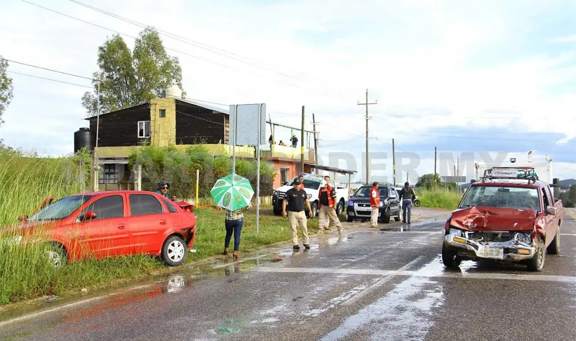 Tres lesionados en accidente carretero