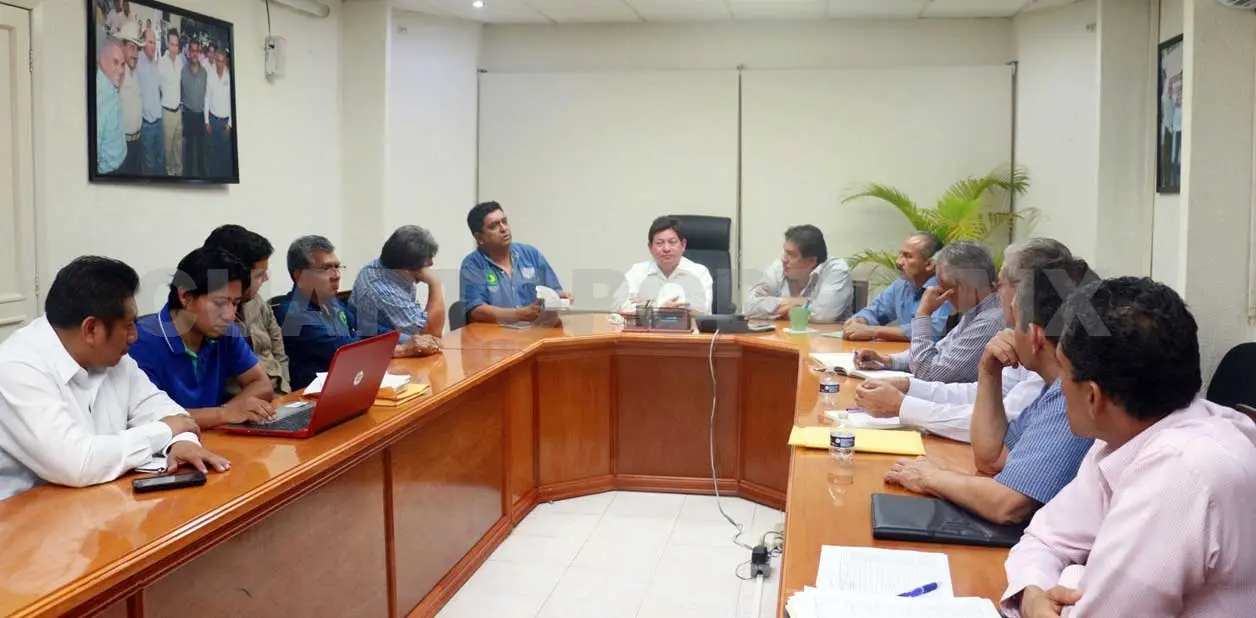 Atienden demandas del sector agrícola