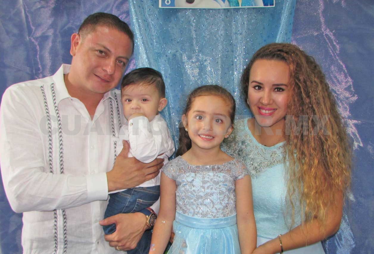 Hermanitos festejan bellos momentos