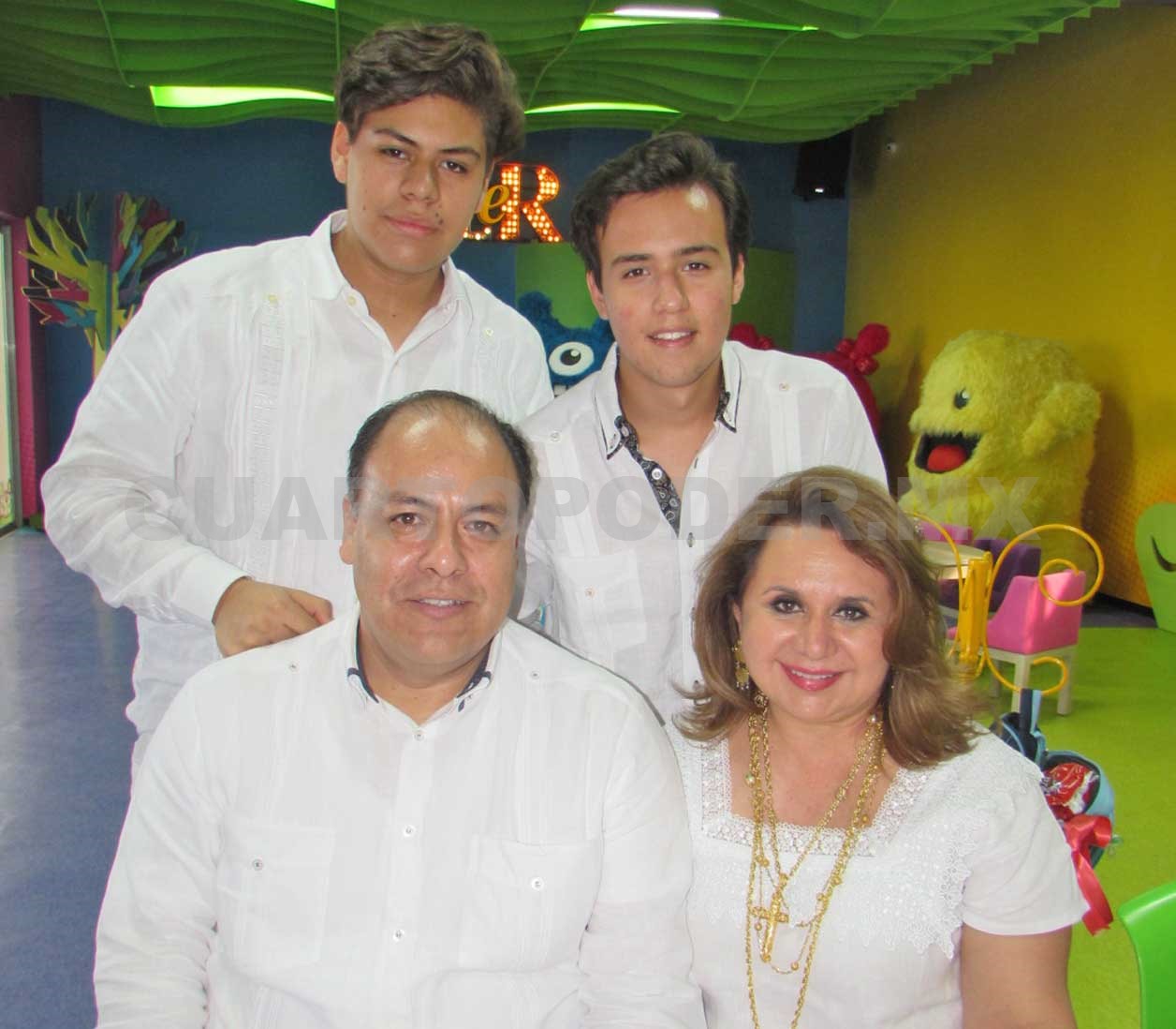 Hermanitos festejan bellos momentos
