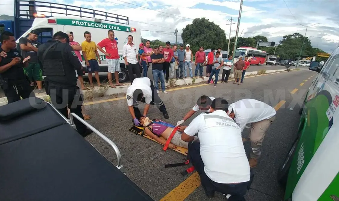 Conductor embiste a una transeúnte en Cahuaré