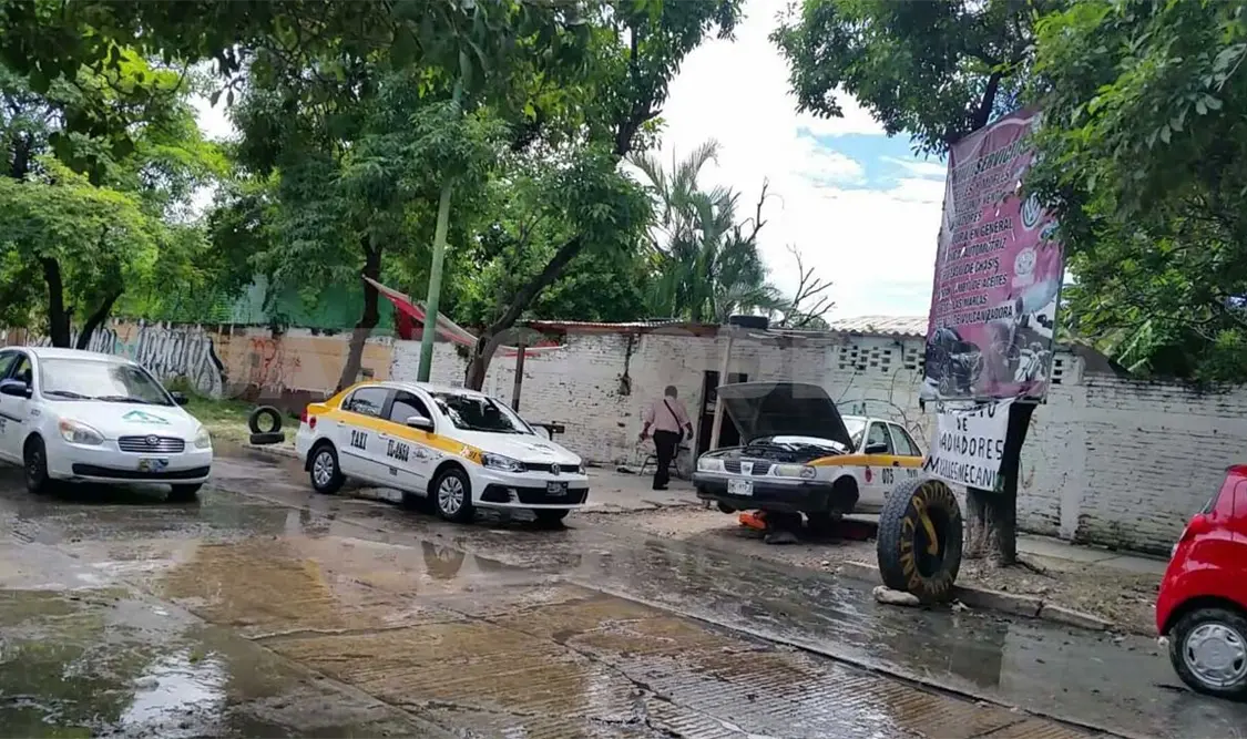 Casas y negocios entre aguas negras