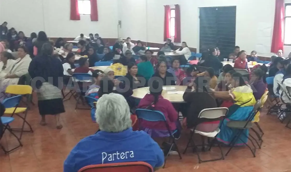 Realizan encuentro entre parteras de México y Guatemala
