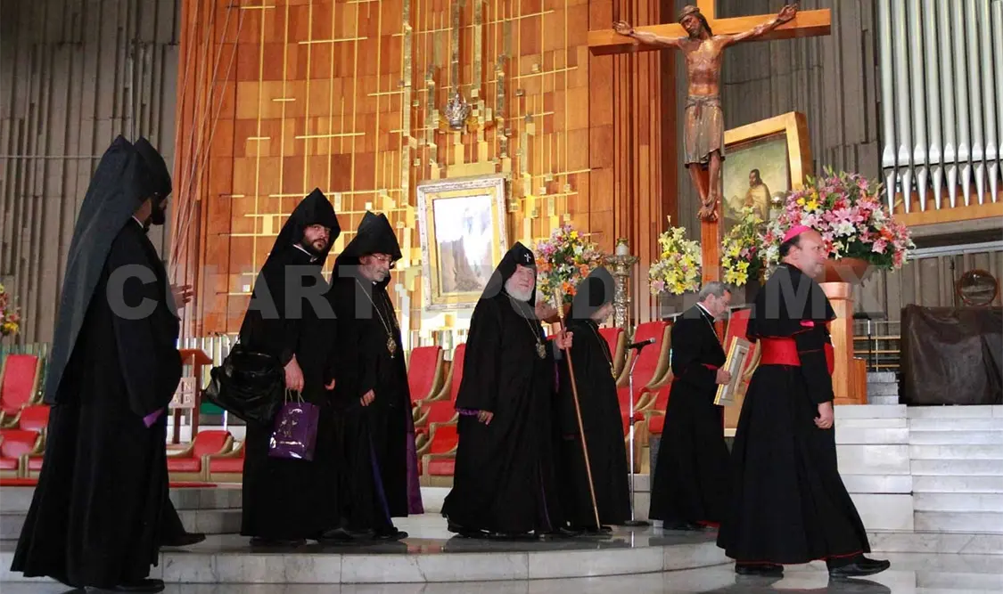 Jerarca de Armenia visita Basílica