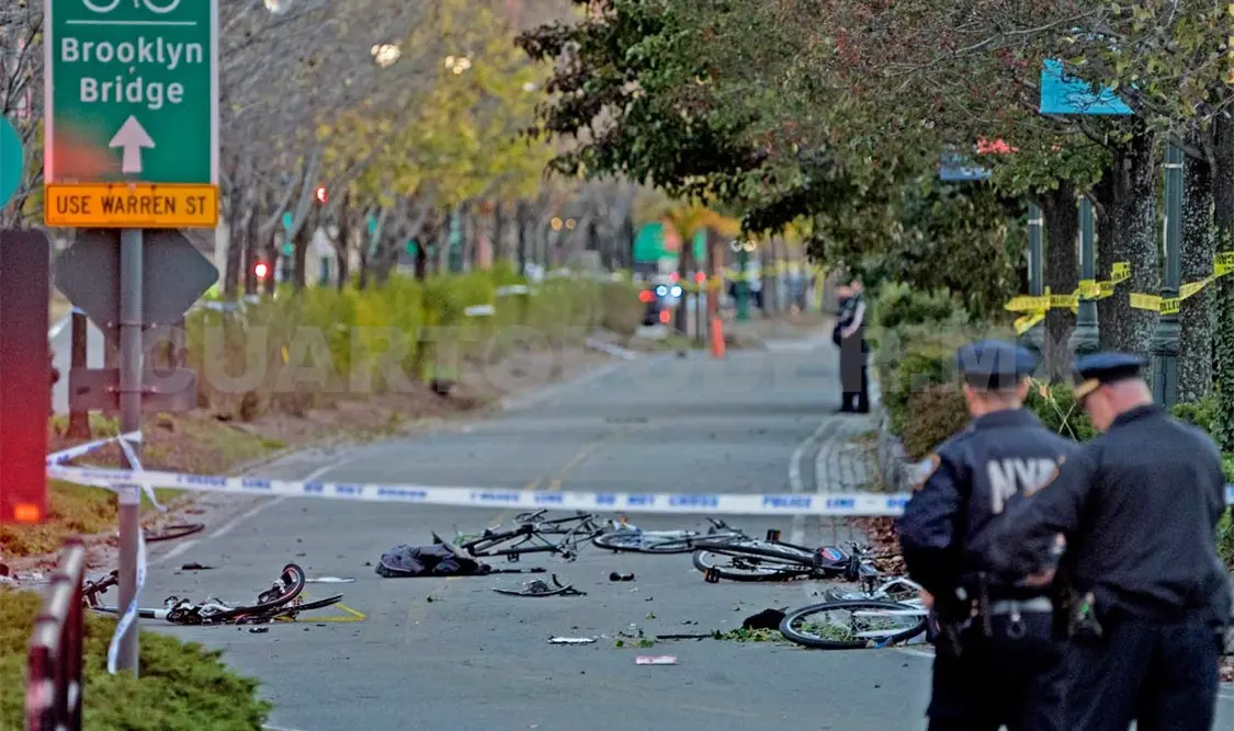 Terrorista arrolla a ciclistas; causa ocho muertes