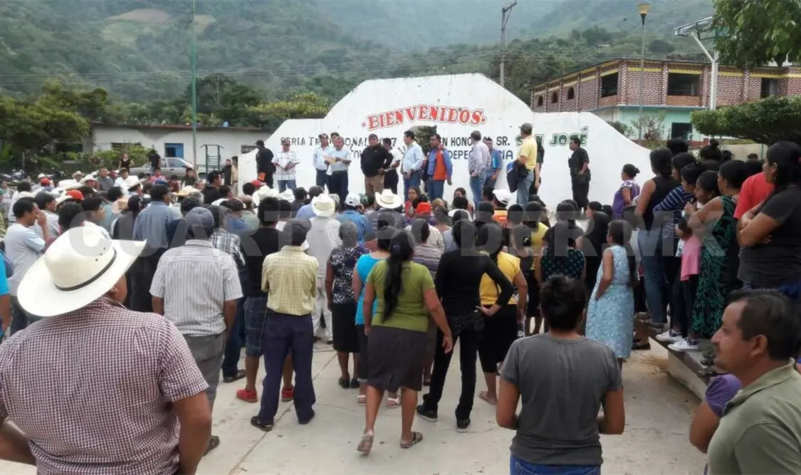 Liberan a funcionarios; destituyen a subdirector