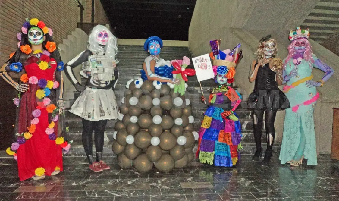 Pasarela de Catrinas en el Museo Regional