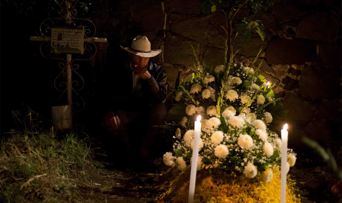 Noche de fiesta en los panteones para velar a las ánimas en Tzintzuntzan