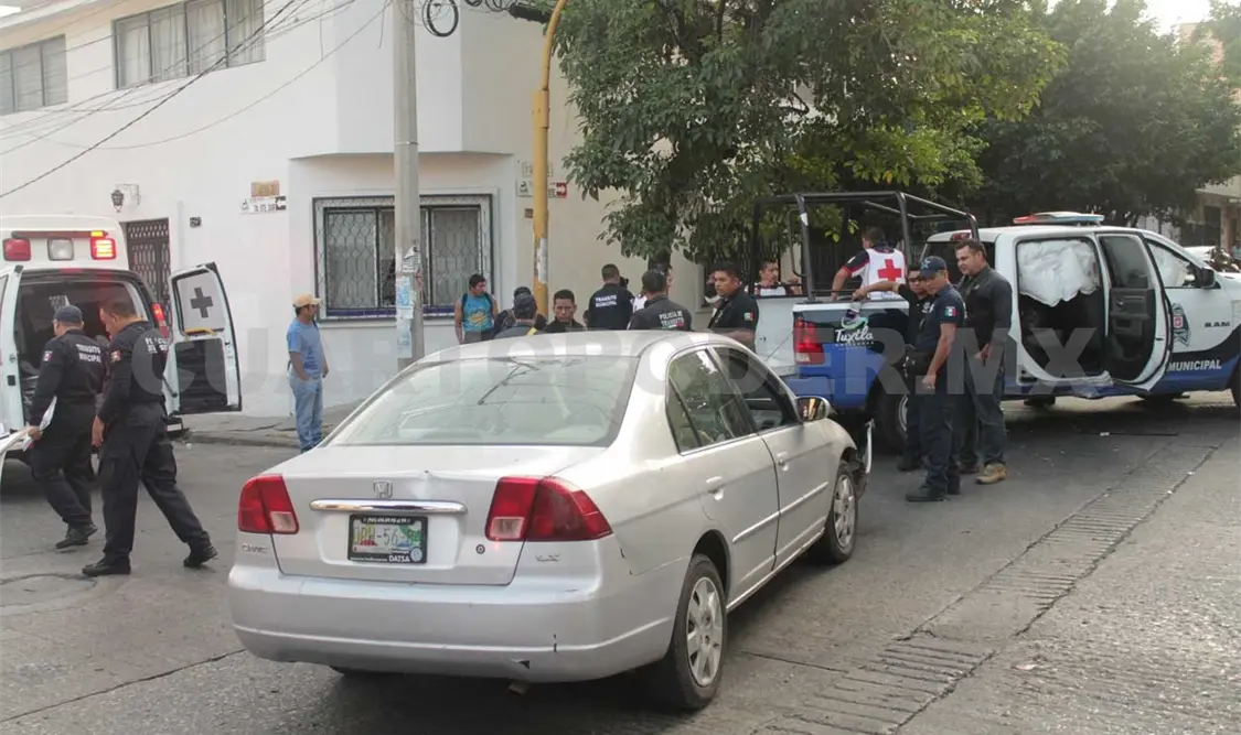 Seis policías lesionados tras fuerte accidente vial
