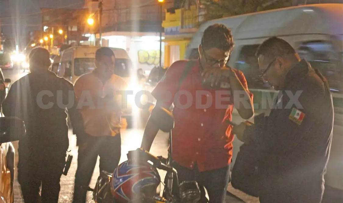 Elementos de la Policía de Tránsito y Vialidad arribaron para tomar conocimiento del percance. Edberg Mayorga / CP