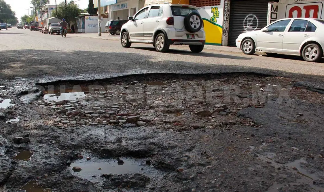 Colectivos cambian rutas por condición de las calles