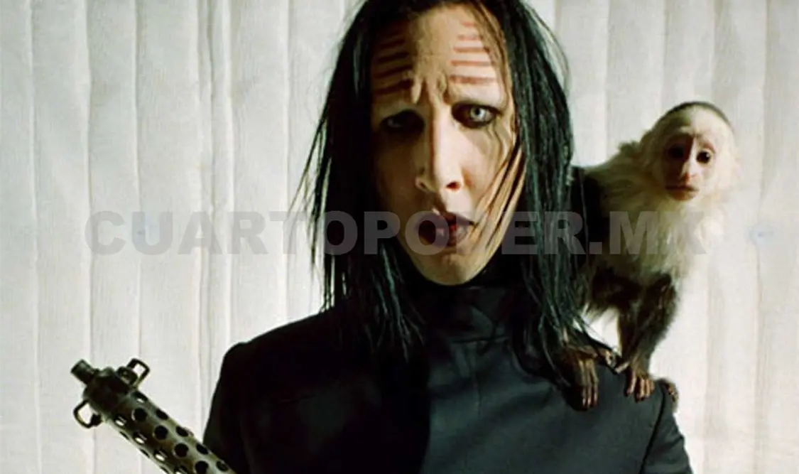 Marilyn Manson apunta con rifle al público