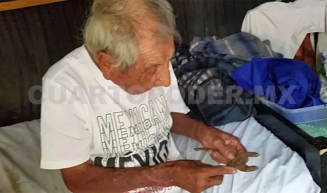 Con 90 años y la losa del olvido a cuestas