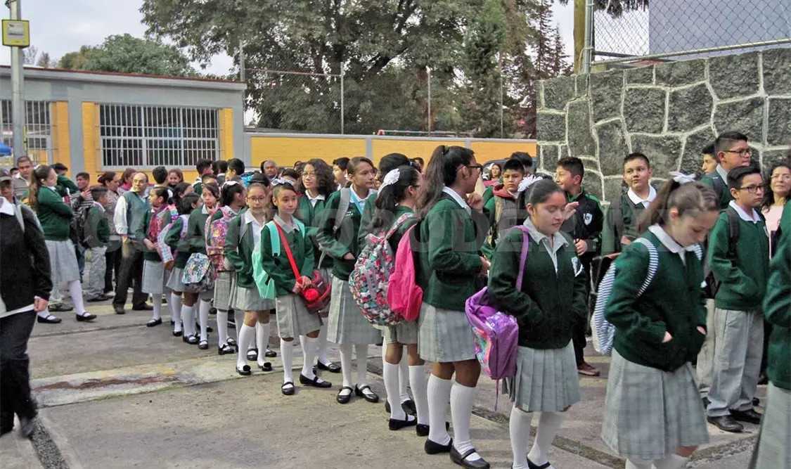 Las discriminan. No deben estudiar, dicen a mujeres