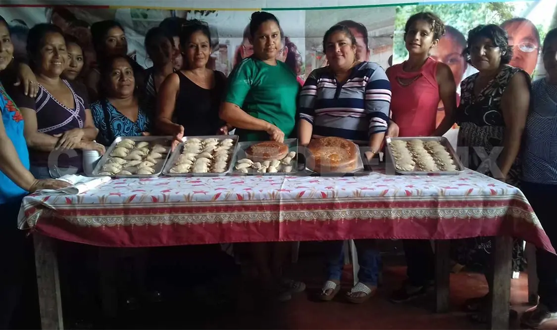 Imparten talleres productivos a jefas de familia