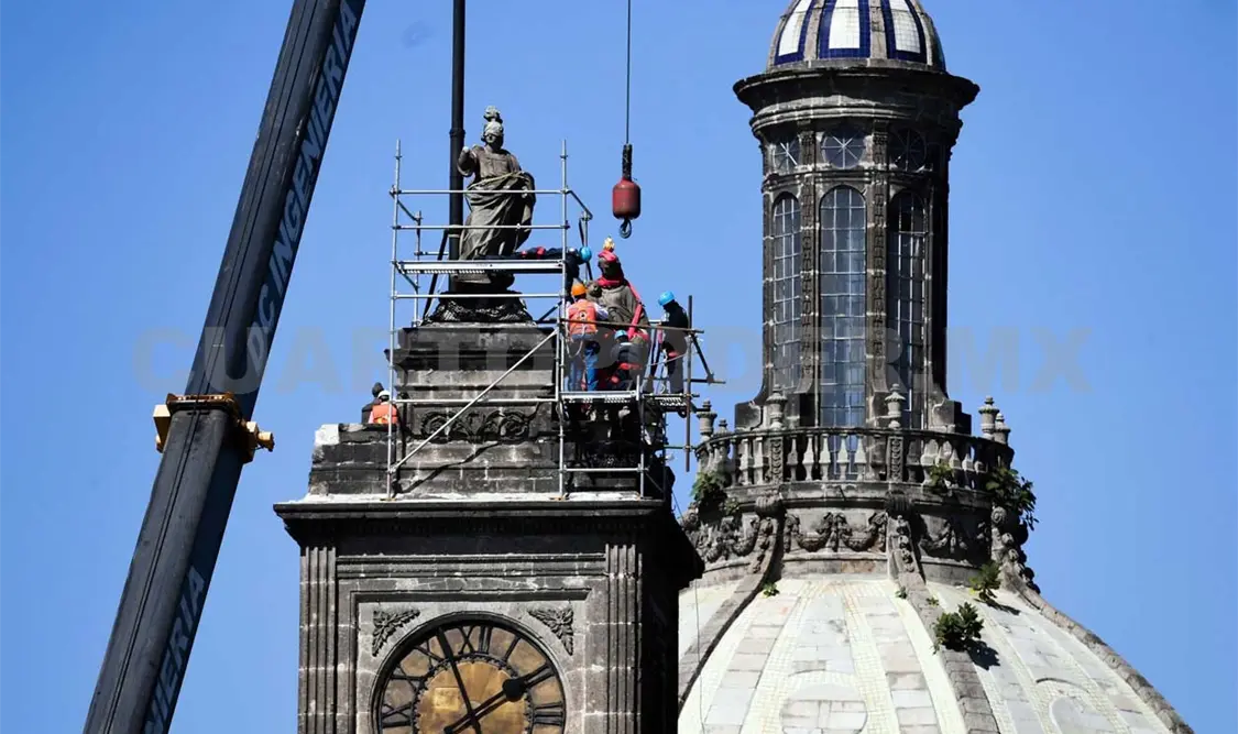 Comienza retiro de esculturas de Tolsá en Catedral de la CDMX