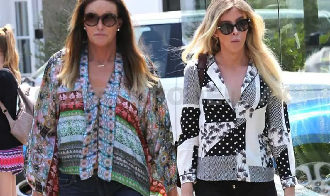 Caitlyn Jenner sale con mujer trans
