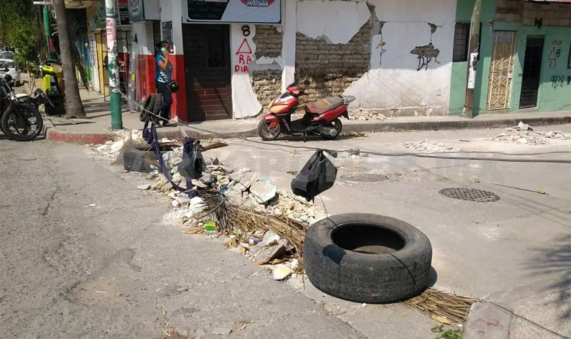 De manera arbitraria cierran vialidad en Terán