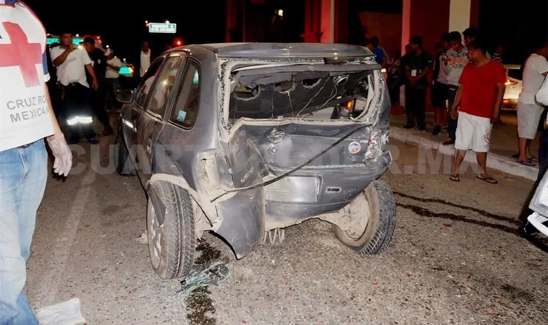 Ambulancia del IMSS provocó carambola; cinco lesionados