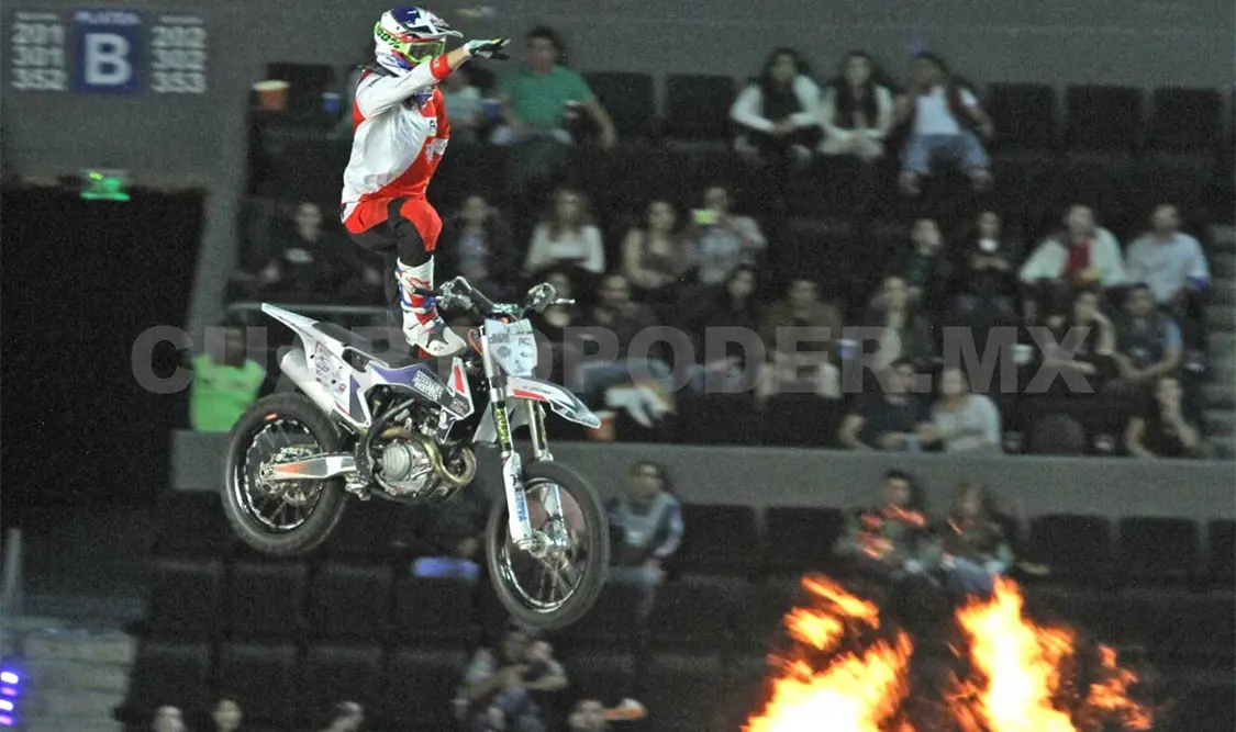 CDMX vibra con buen espectáculo de motocross