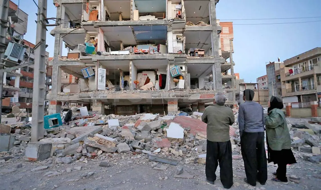 Luto en Irán por muerte de 450 personas tras sismo
