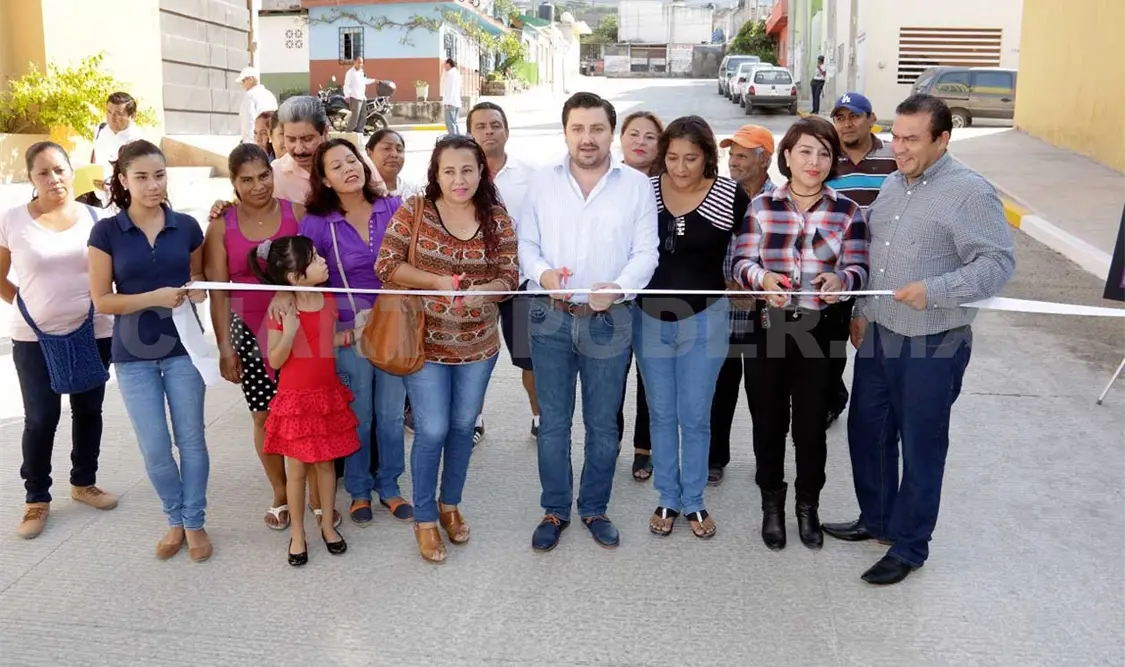 Inaugura Castellanos nuevas calles de concreto hidráulico