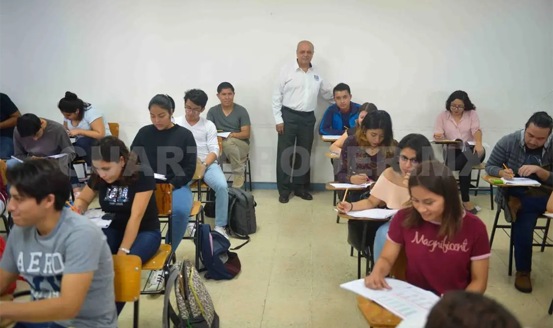 Más de tres mil 600 jóvenes presentan examen de admisión
