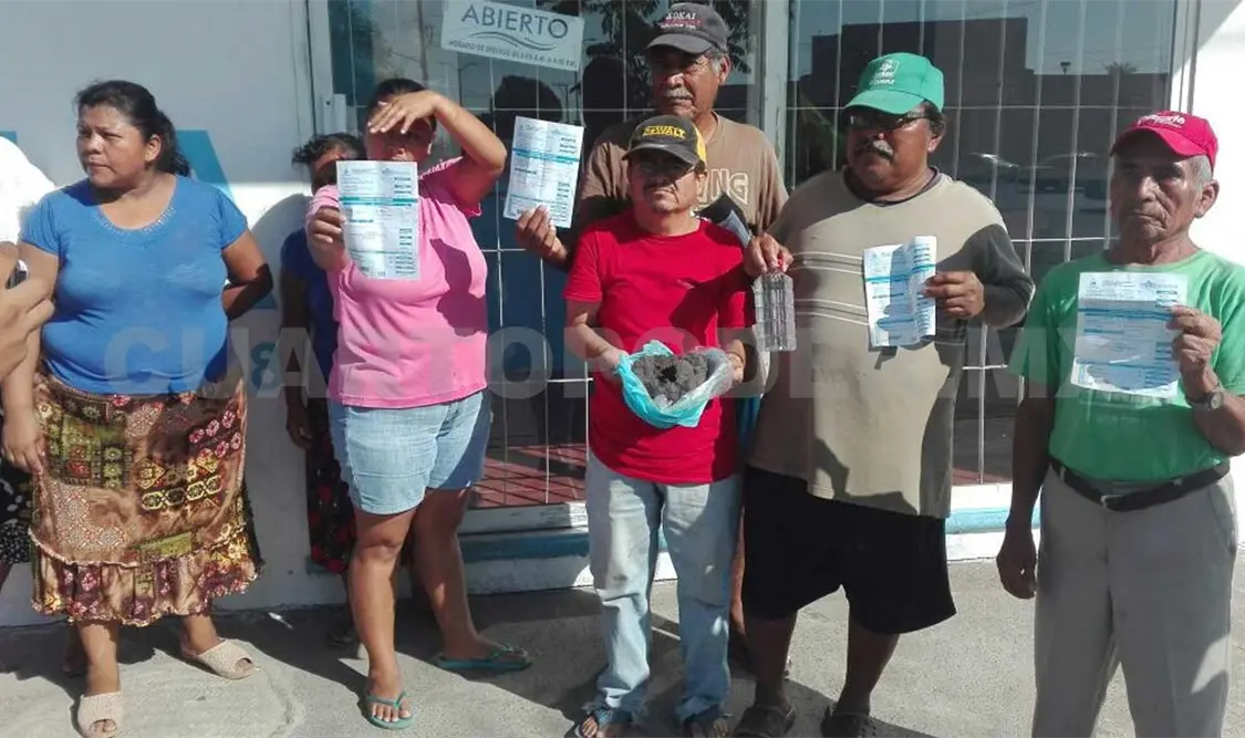 Reparten agua con lodo en colonias del sur de Tapachula