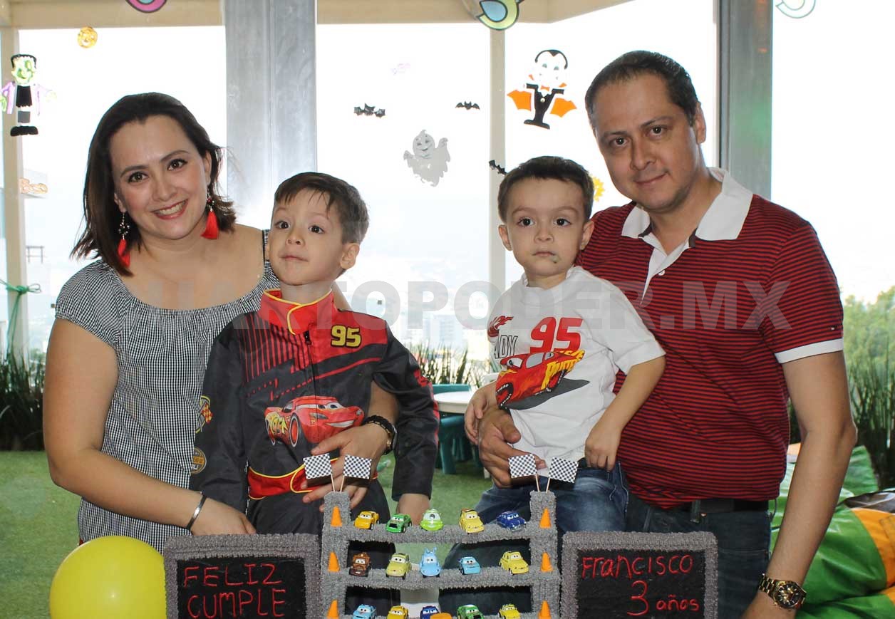 Tres velitas para Francisco