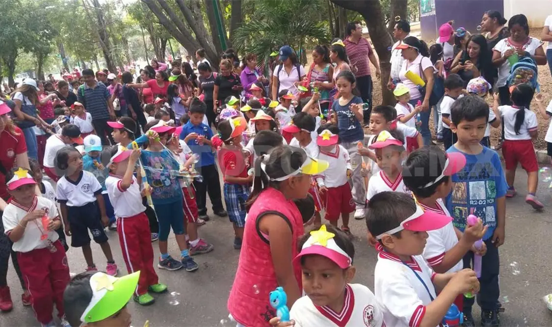 Escuelas de distintos niveles suspenden labores este lunes
