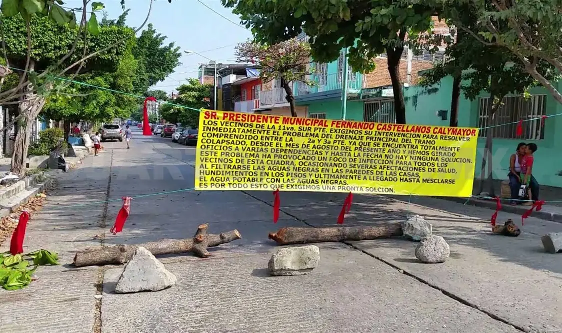 Habitantes vuelven a tapar calles para hacerse oír