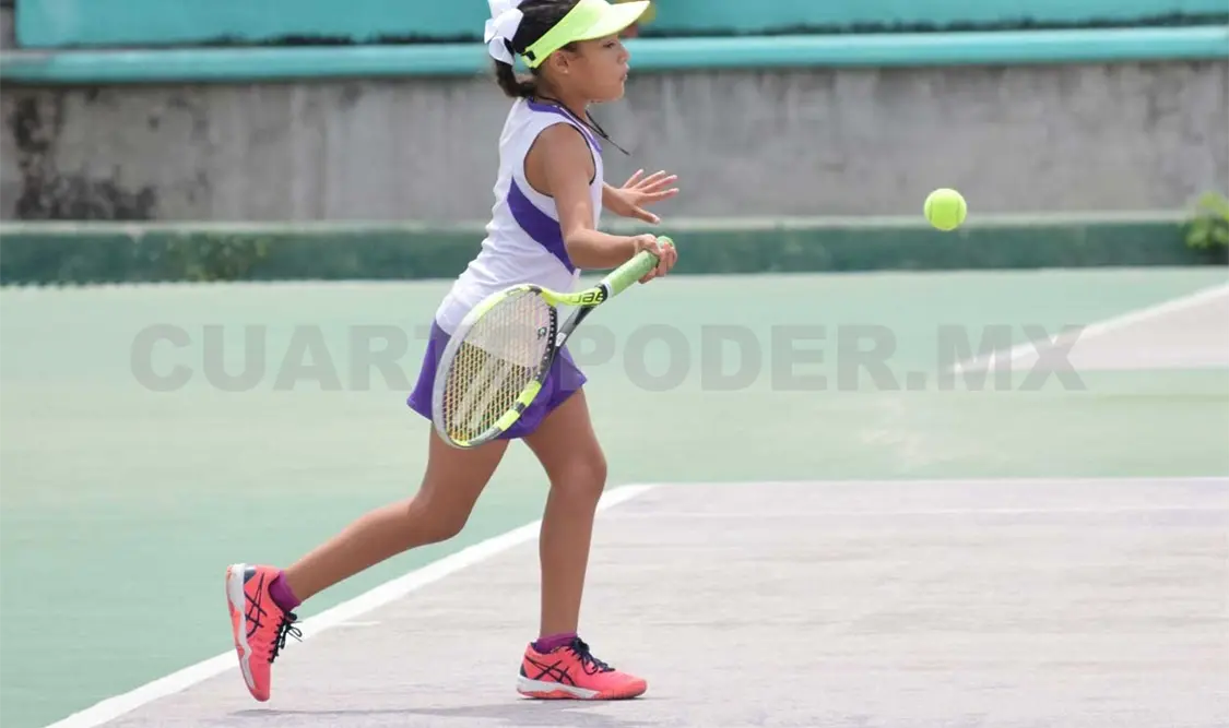 Ya suenan las raquetas en el Deportivo Tuxtla