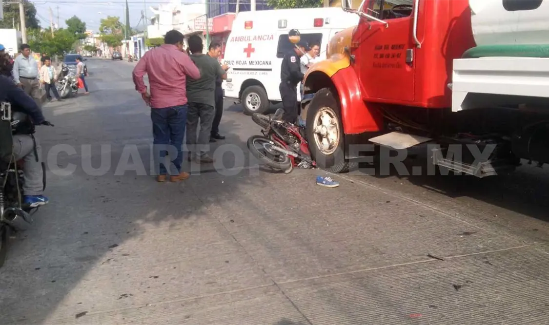 Pipa embiste y arrastra a motociclista en la 9ª Norte