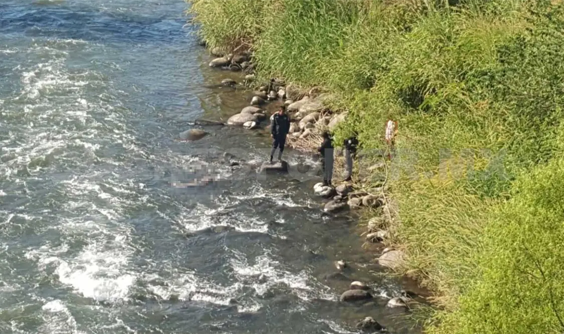 Joven asesinada con arma blanca es abandonada en río
