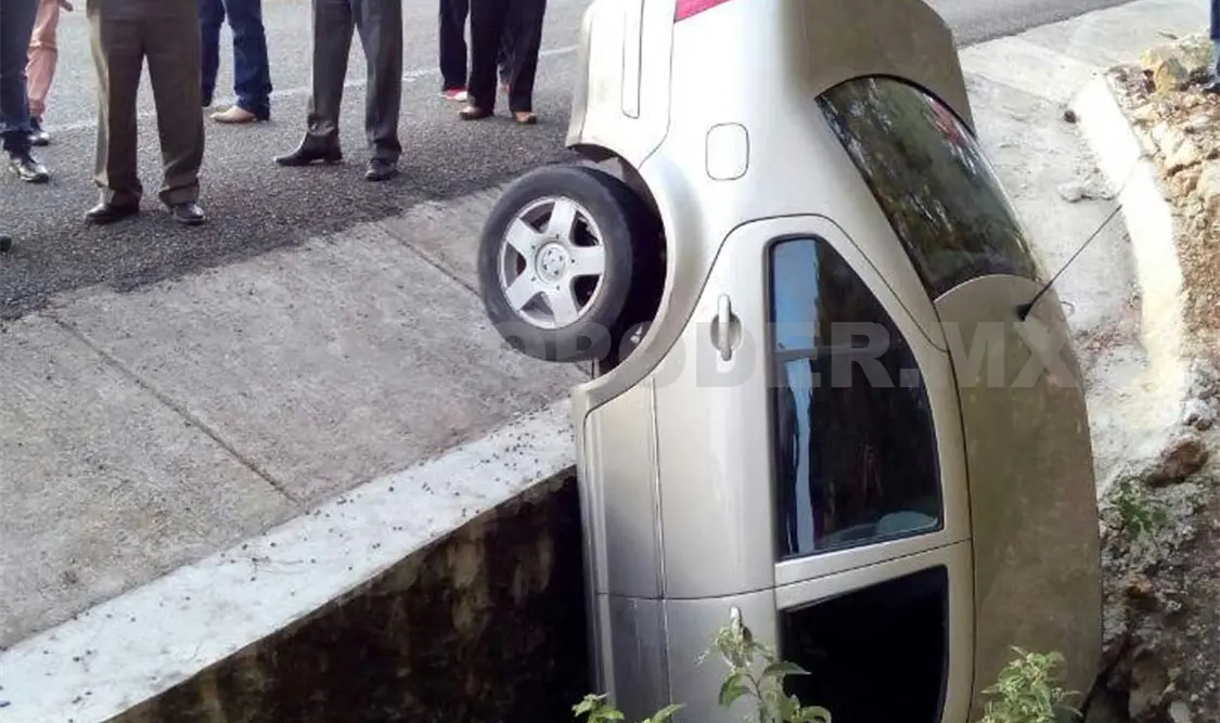 Una mujer que viajaba como copiloto fue trasladada al nosocomio tras resultar con lesiones de gravedad. Flor Cordero / CP