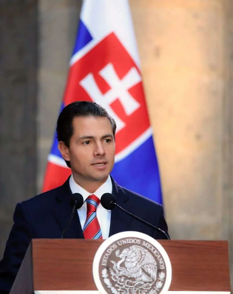 Peña Nieto celebra el incremento al salario mínimo