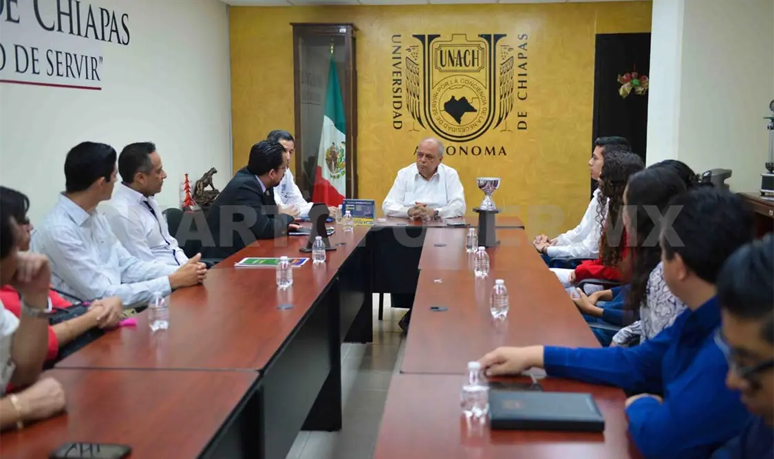 Alumnos obtienen premios en materia de Derecho