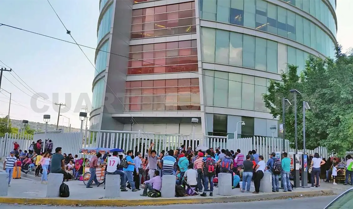 Encerrados, trabajadores y visitantes